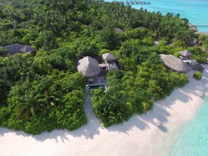 Six Senses Laamu Ocean Beach Villa mit Pool